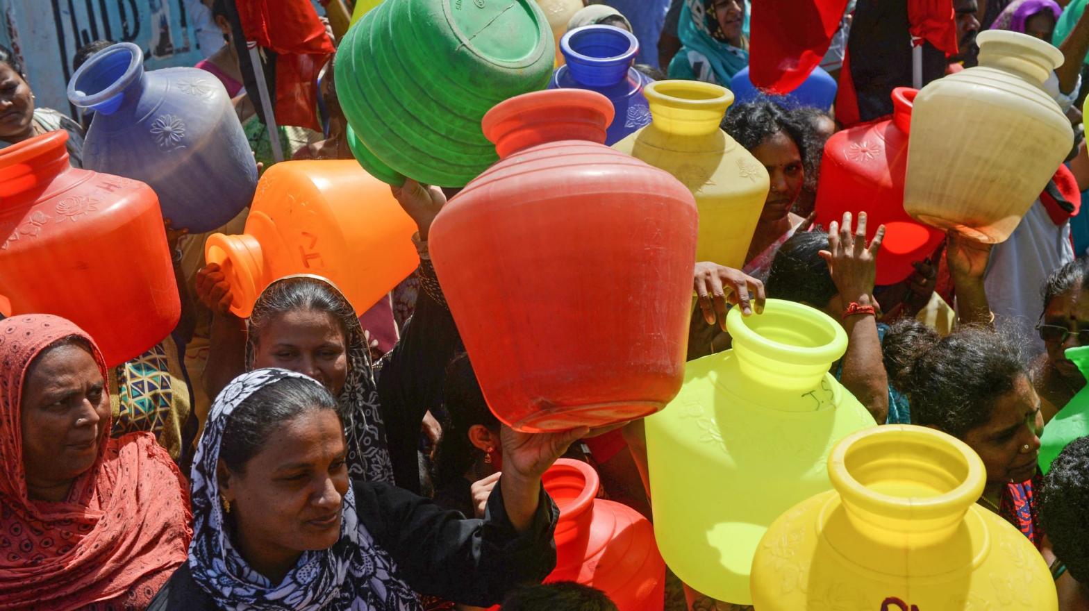 Indian women with empty plastic pots protest as they demand drinking water in Chennai on June 22, 2019. (Photo: Arun Sankar, Getty Images)