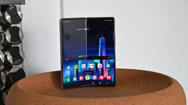 Optus Has Slashed the Samsung Galaxy Z Fold 2 by Almost $500