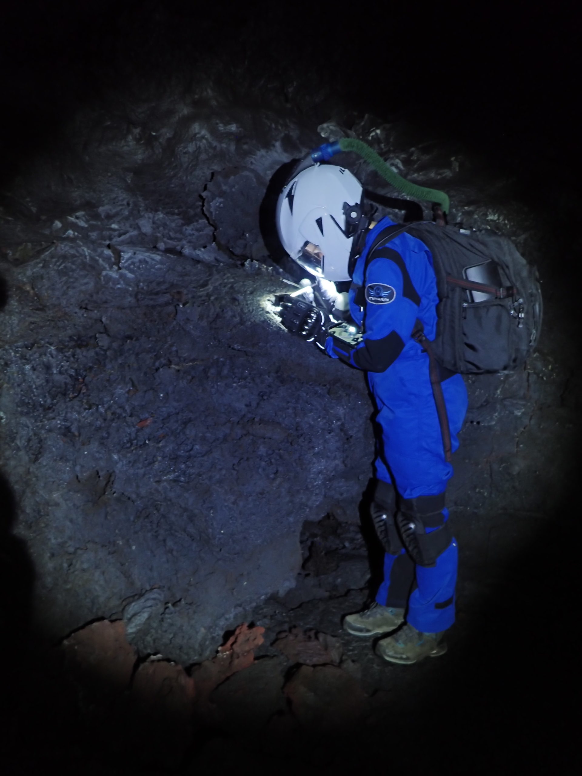 A crew member investigating rock within a Mauna Loa lava tube. (Image: HI-SEAS)