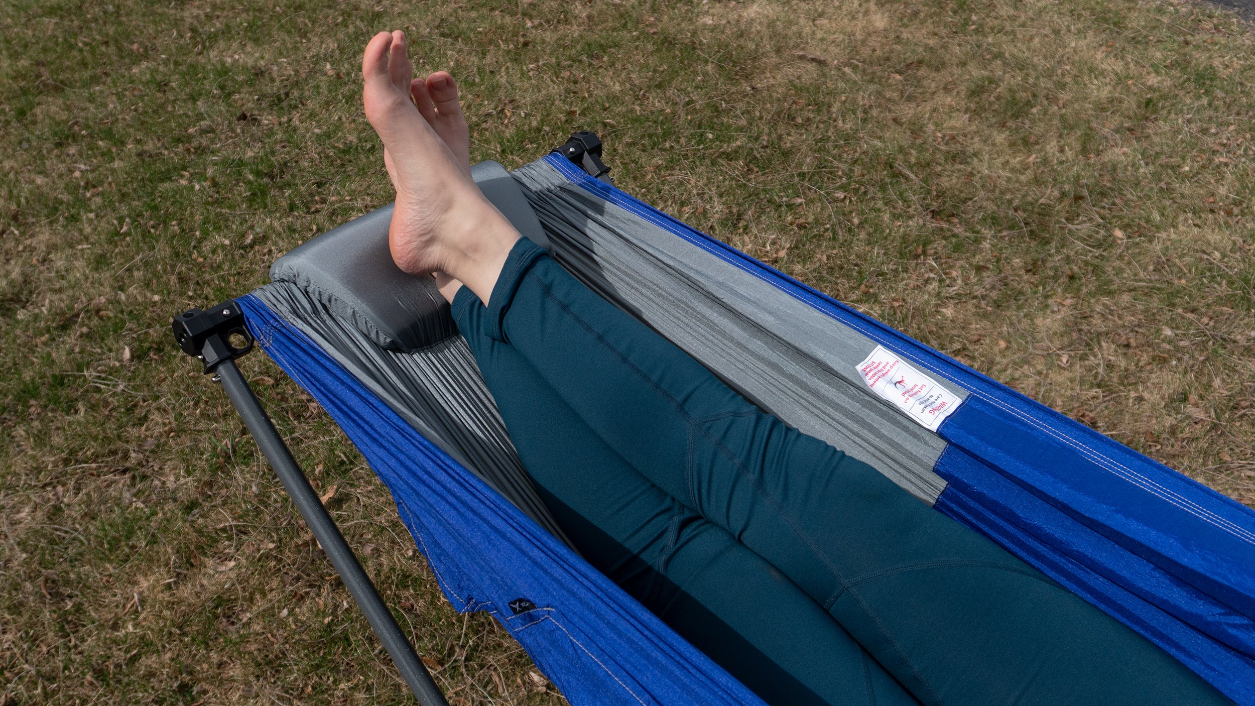 The Mock ONE hammock is made from the same type of soft nylon material as parachutes, and feels very breathable and comfortable to stretch out in. (Photo: Andrew Liszewski/Gizmodo)