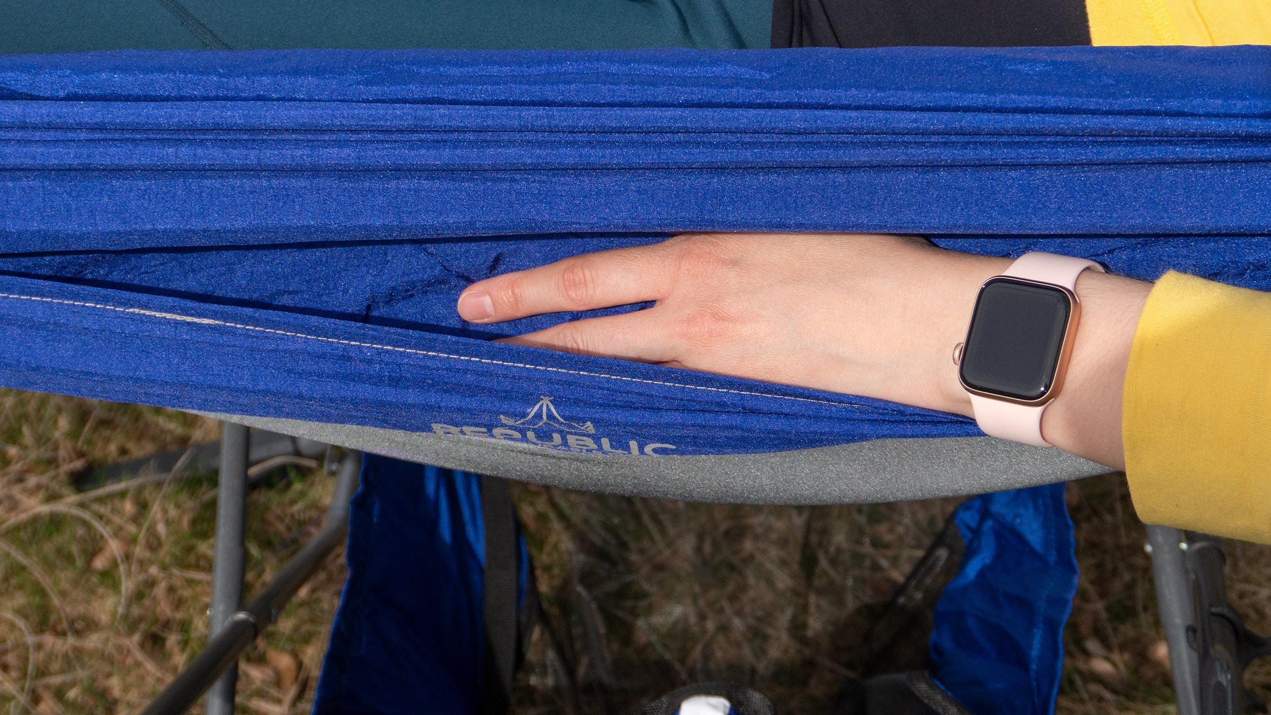 A long, deep side pocket included on either side of the Mock ONE is easily accessible and provide enough storage for everything from phones to tablets to water bottles to sunscreen. (Photo: Andrew Liszewski/Gizmodo)