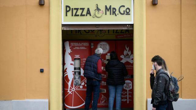 Critics Are Panning This New Pizza Vending Machine in Rome