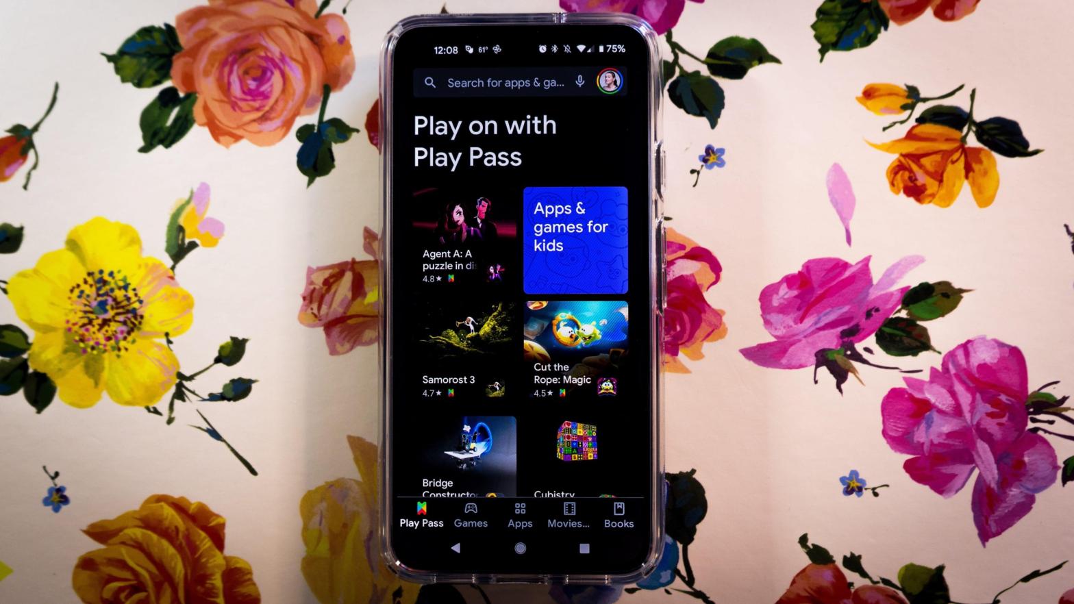 Google's new privacy disclosure policy in the Play Store will help better inform Android users about what apps are up to in the background. (Photo: Florence Ion / Gizmodo)