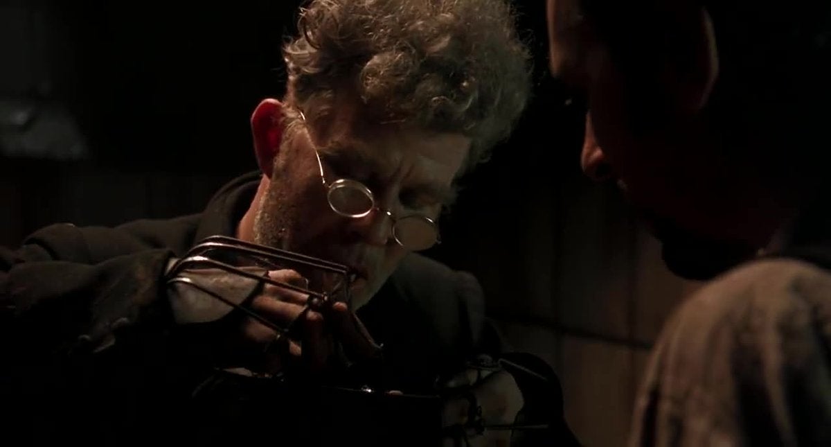 Actor Tom Waits as Renfield in Francis Ford Coppola's Dracula 1992 (Screenshot: Columbia Pictures)