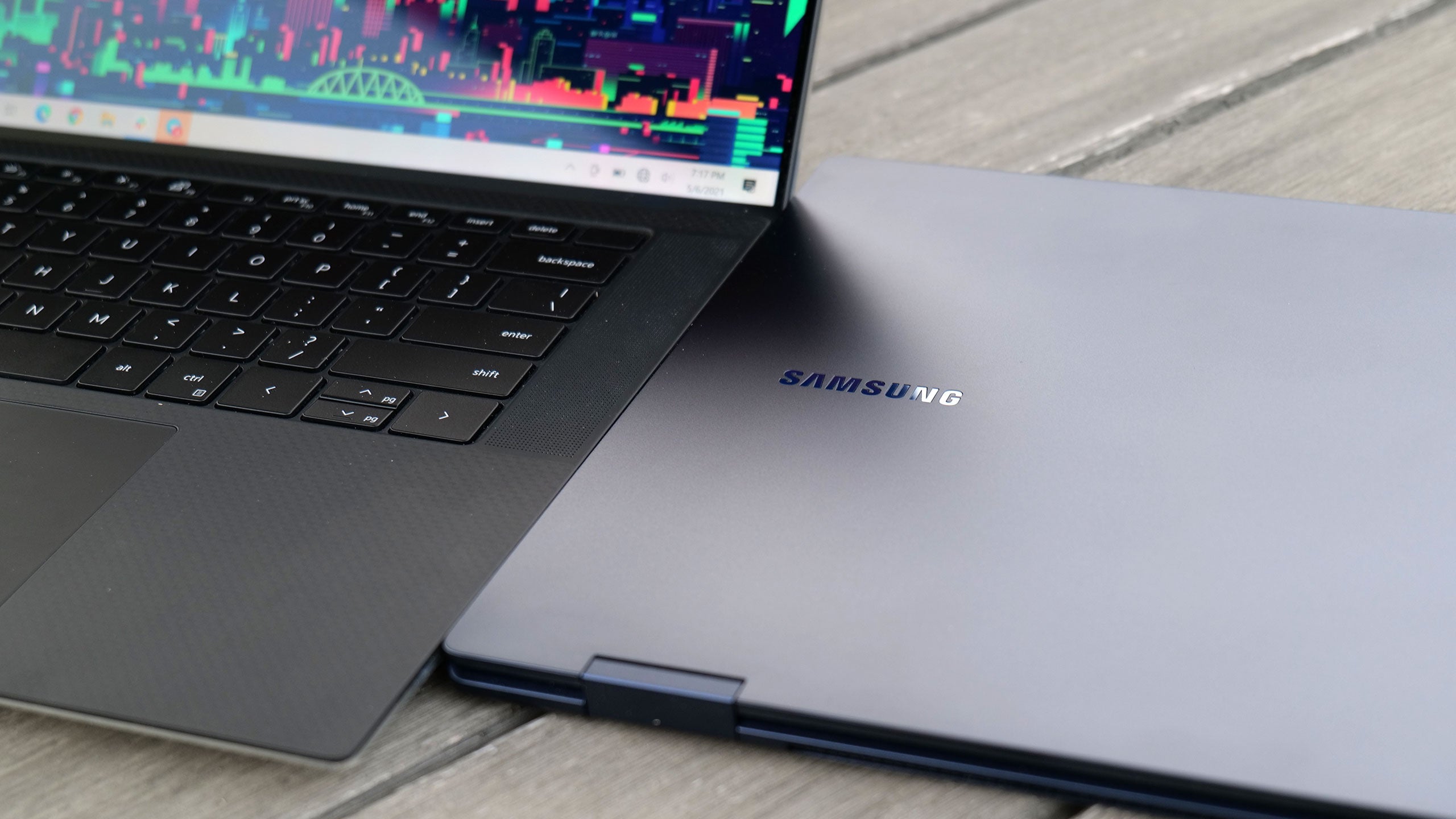 The entire 15-inch Galaxy Book Pro 360 is thinner than the deck of an XPS 15. That's seriously slim.  (Photo: Sam Rutherford/Gizmodo)