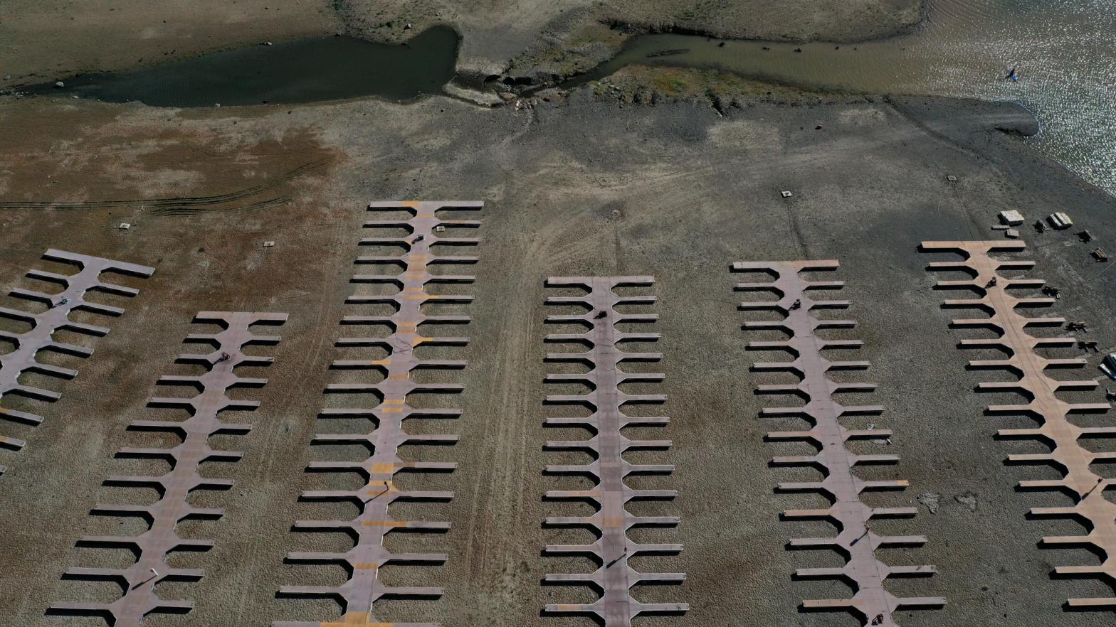 In an aerial view, boat docks at the Browns Ravine Cove sit on dry earth at Folsom Lake on May 10, 2021 in El Dorado Hills, California.  (Photo: Justin Sullivan, Getty Images)