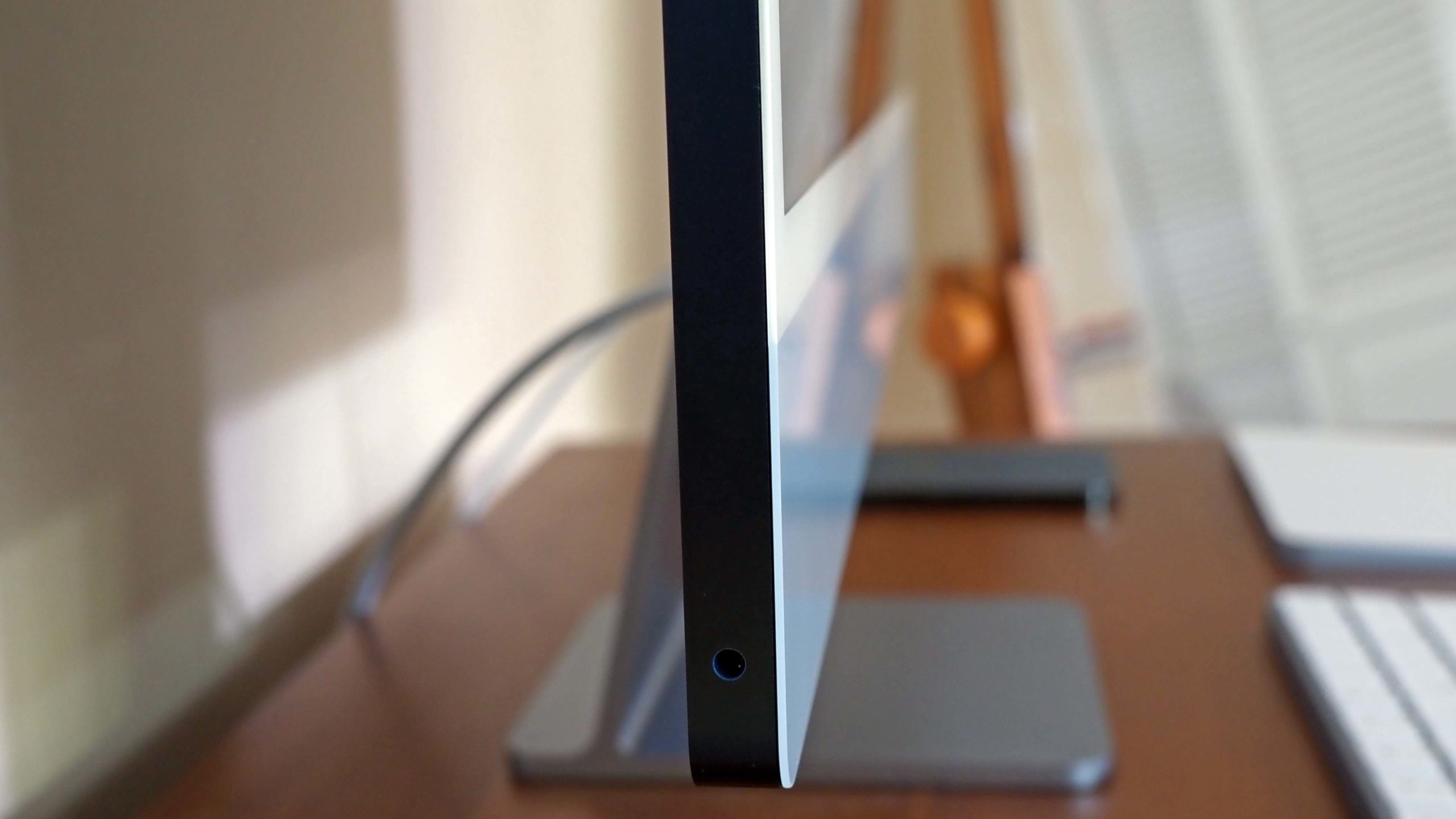 It's hard to believe how compact this thing is. (Photo: Caitlin McGarry/Gizmodo)