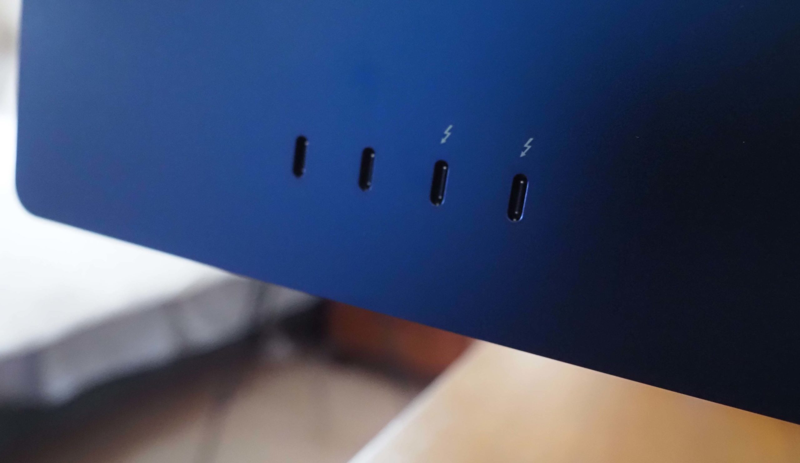 The $US1,499 ($1,929) iMac has four ports to the base model's two. (Photo: Caitlin McGarry/Gizmodo)