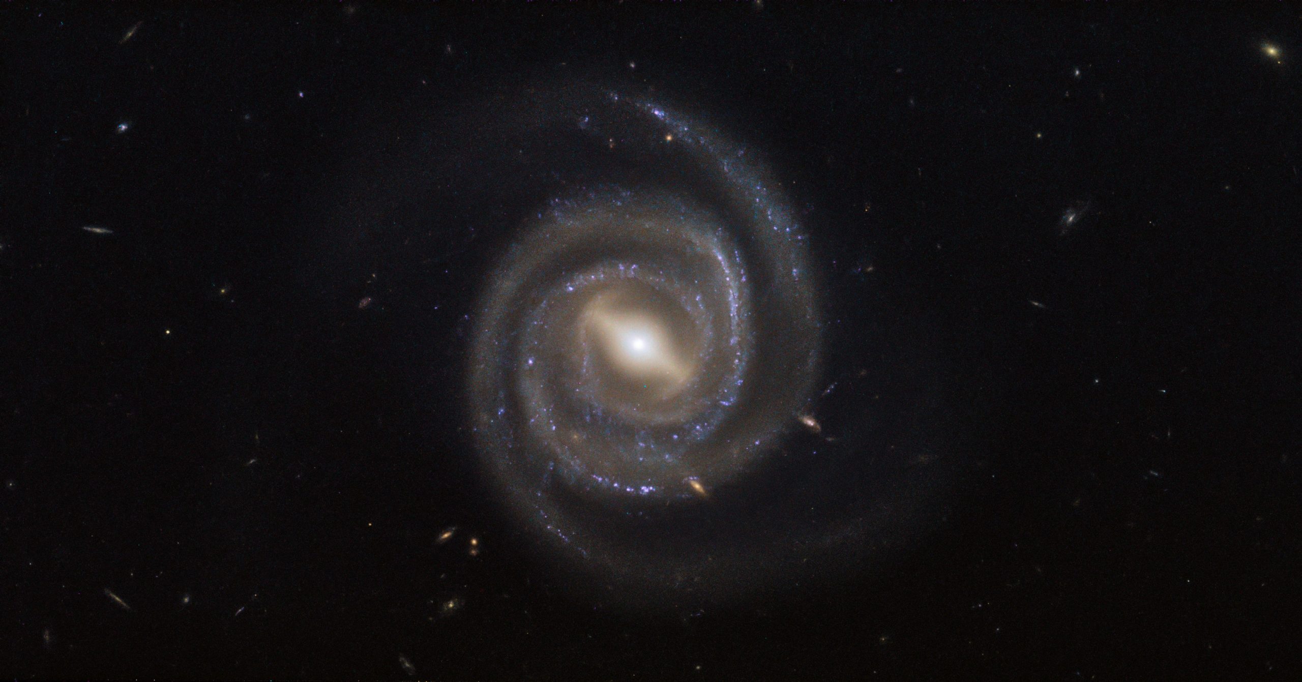 This Fuzzy Image Shows a Spiral Forming Soon After the Big Bang