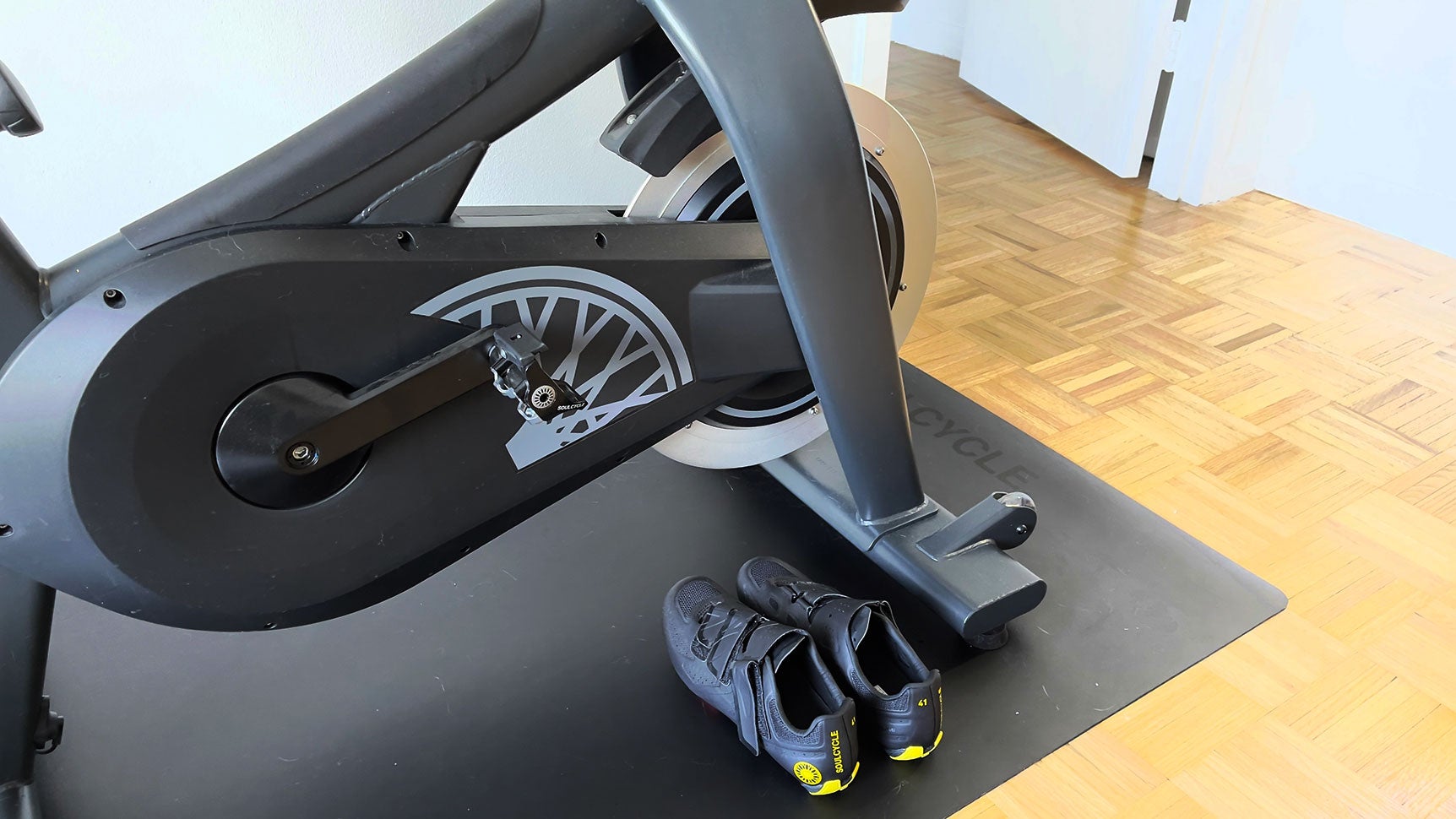 The shoes, mat, and weights will cost you extra but make the experience better. Though, all you really need are clip-in shoes. (Photo: Victoria Song/Gizmodo)