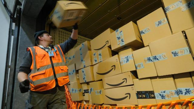 Amazon Workers Are Petitioning the Company To Bring Its Pollution to Zero By 2030