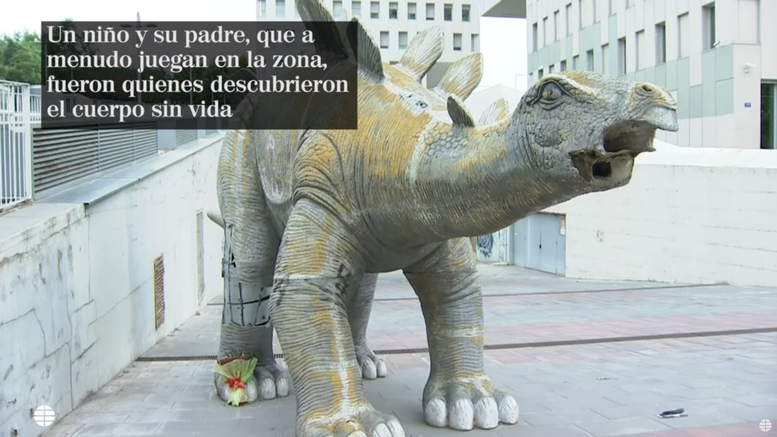 The dinosaur statue in Santa Coloma de Gramenet, Spain, where a human body was recently discovered. (Screenshot: El Mundo/YouTube, Fair Use)
