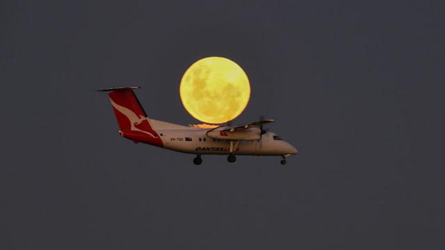 What It Was Like To See The Super Blood Moon At 40,000 Feet