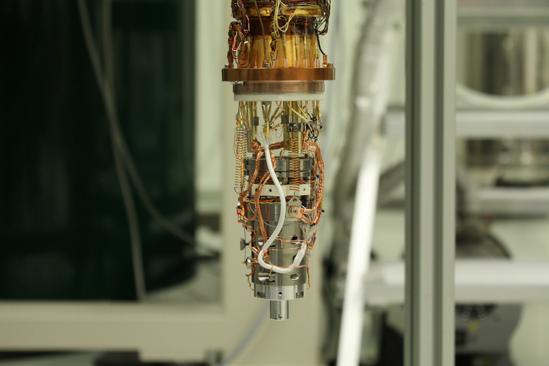 The microscope used in the team's recent experiment. (Image: TU Delft / Unisoku)
