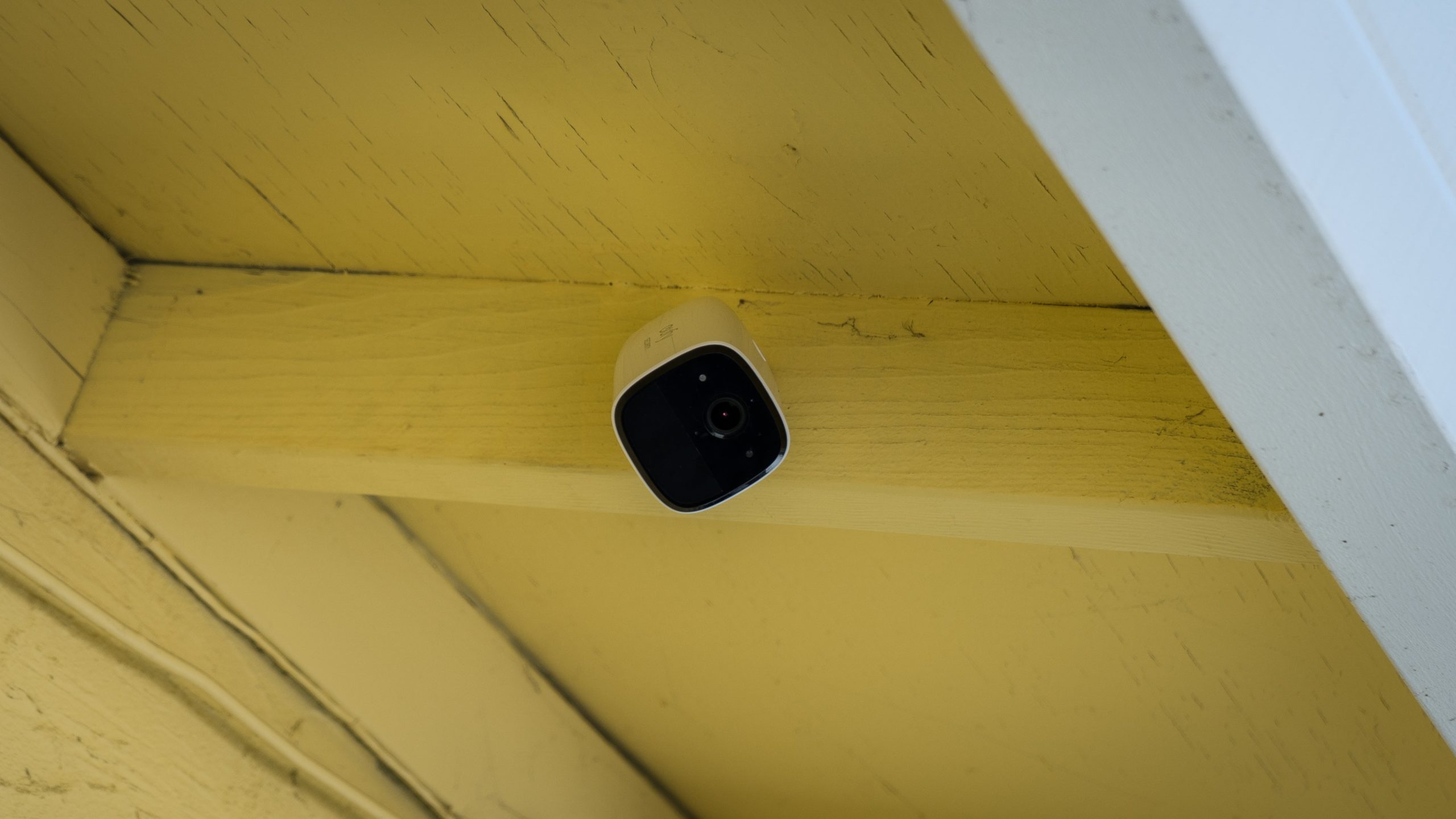 The Eufy SoloCam E40 can see up to 7.92 m in the nighttime.
