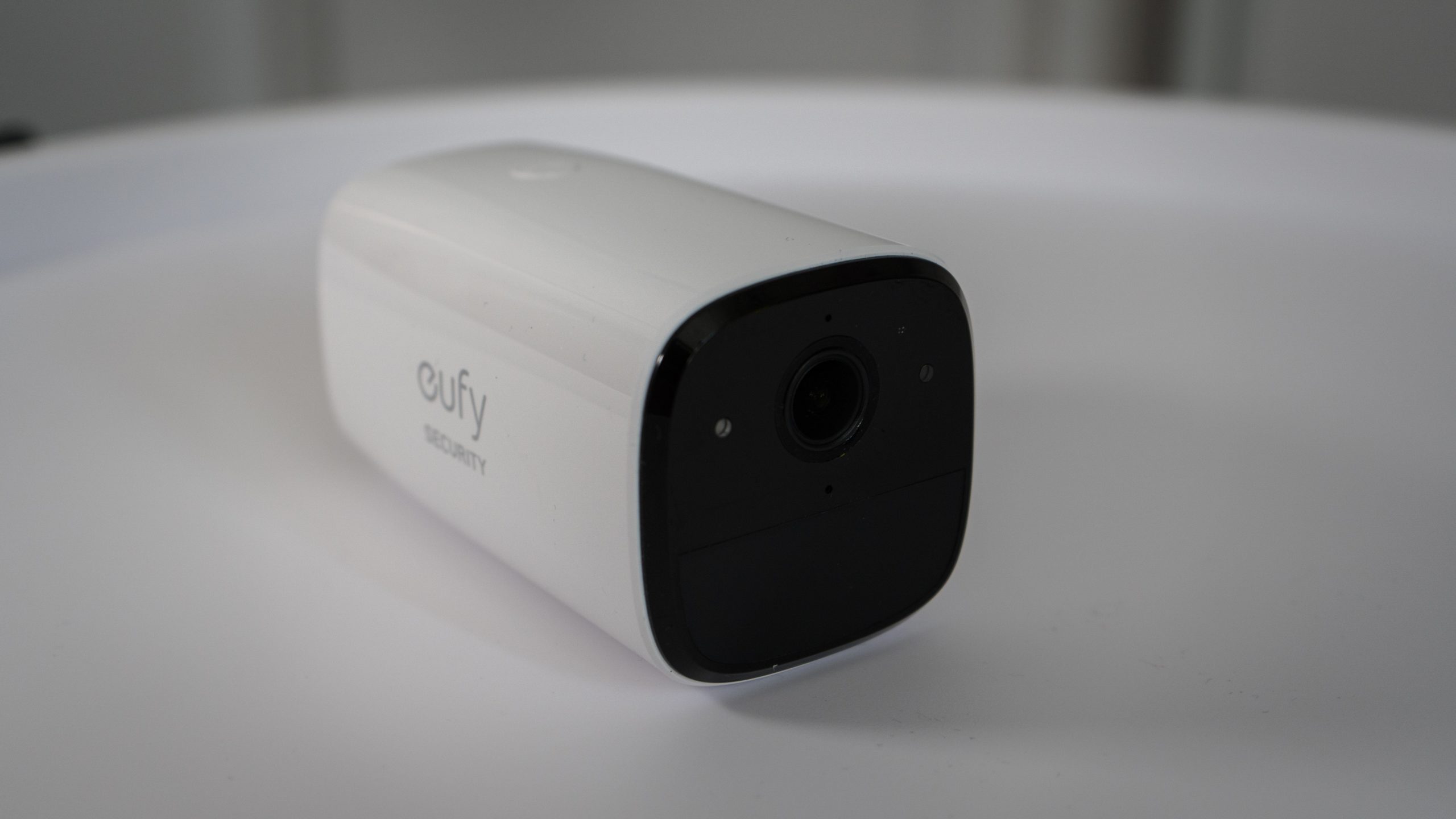 The Eufy SoloCam E40 is a fairly compact security camera. (Photo: Florence Ion / Gizmodo)
