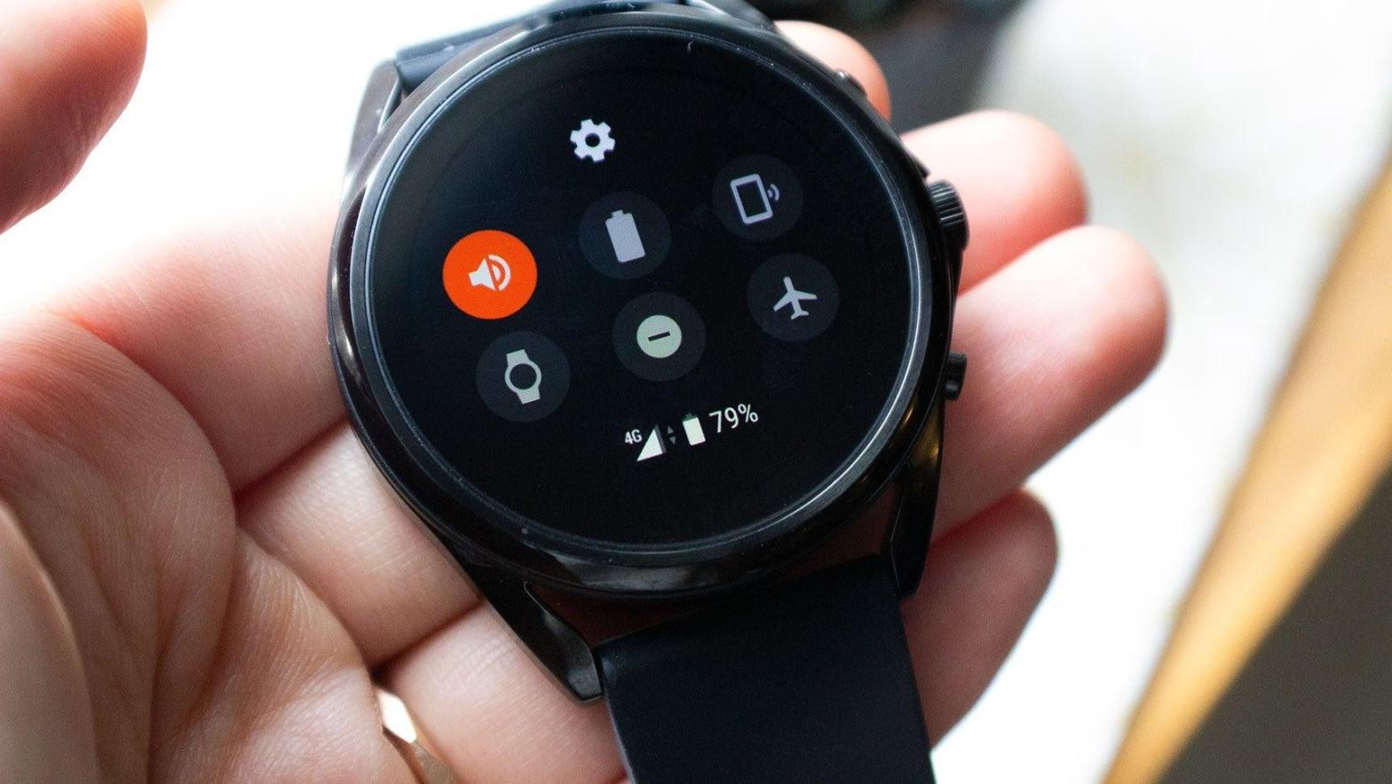 Fossil's first cellular watch, the Gen 5 LTE. (Photo: Victoria Song/Gizmodo)