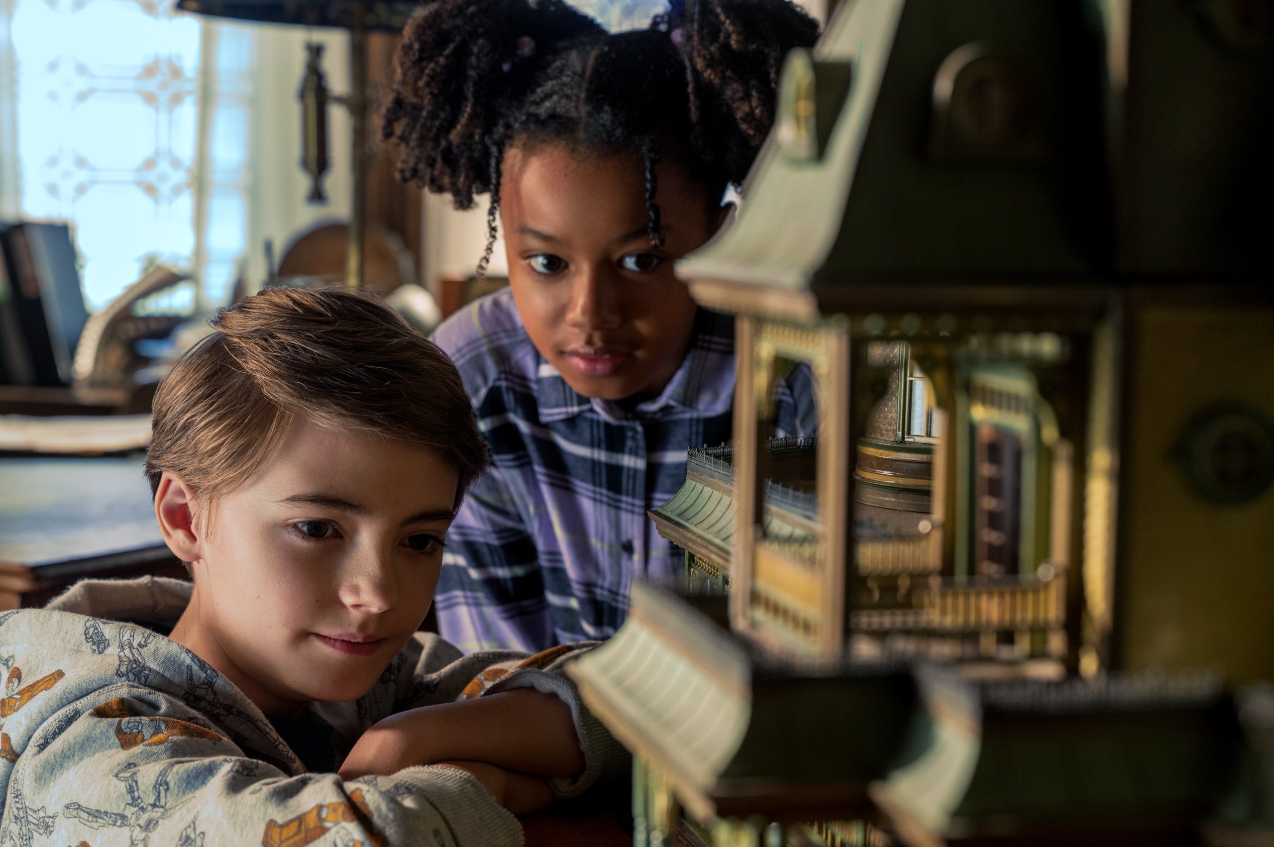 Bode and new season two character Jamie (Liyou Abere) look for clues. (Image: Amanda Matlovich/Netflix)