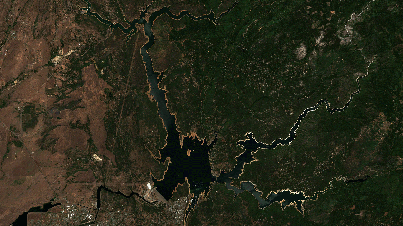 Lake Oroville on June 3, 2020 and June 8, 2021, illustrating lower reservoir levels and the parched landscape. (Gif: Brian Kahn/Sentinel Hub)