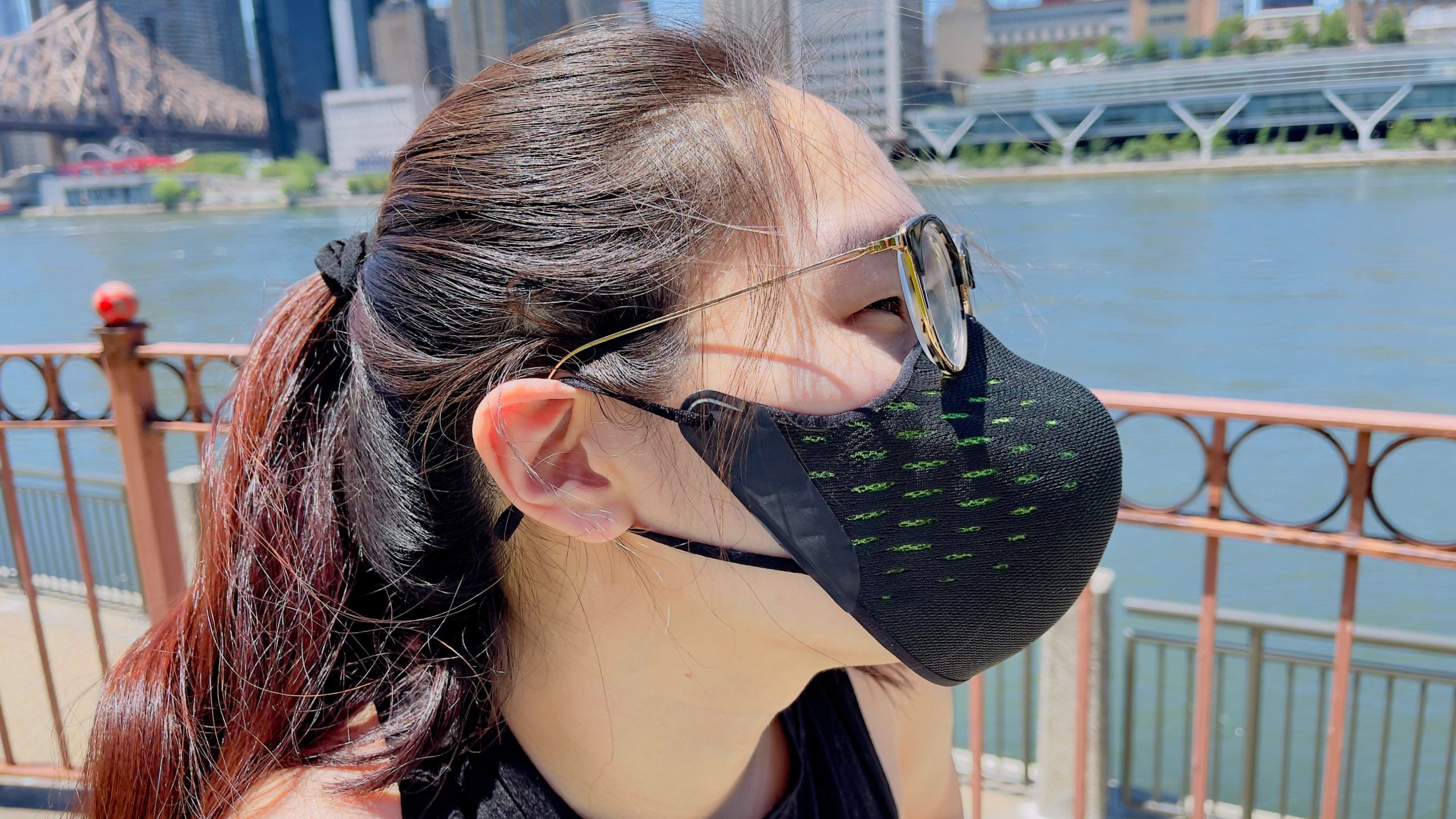 You can see the shape leaves space between the mask and your mouth/nose. (Photo: Victoria Song/Gizmodo)