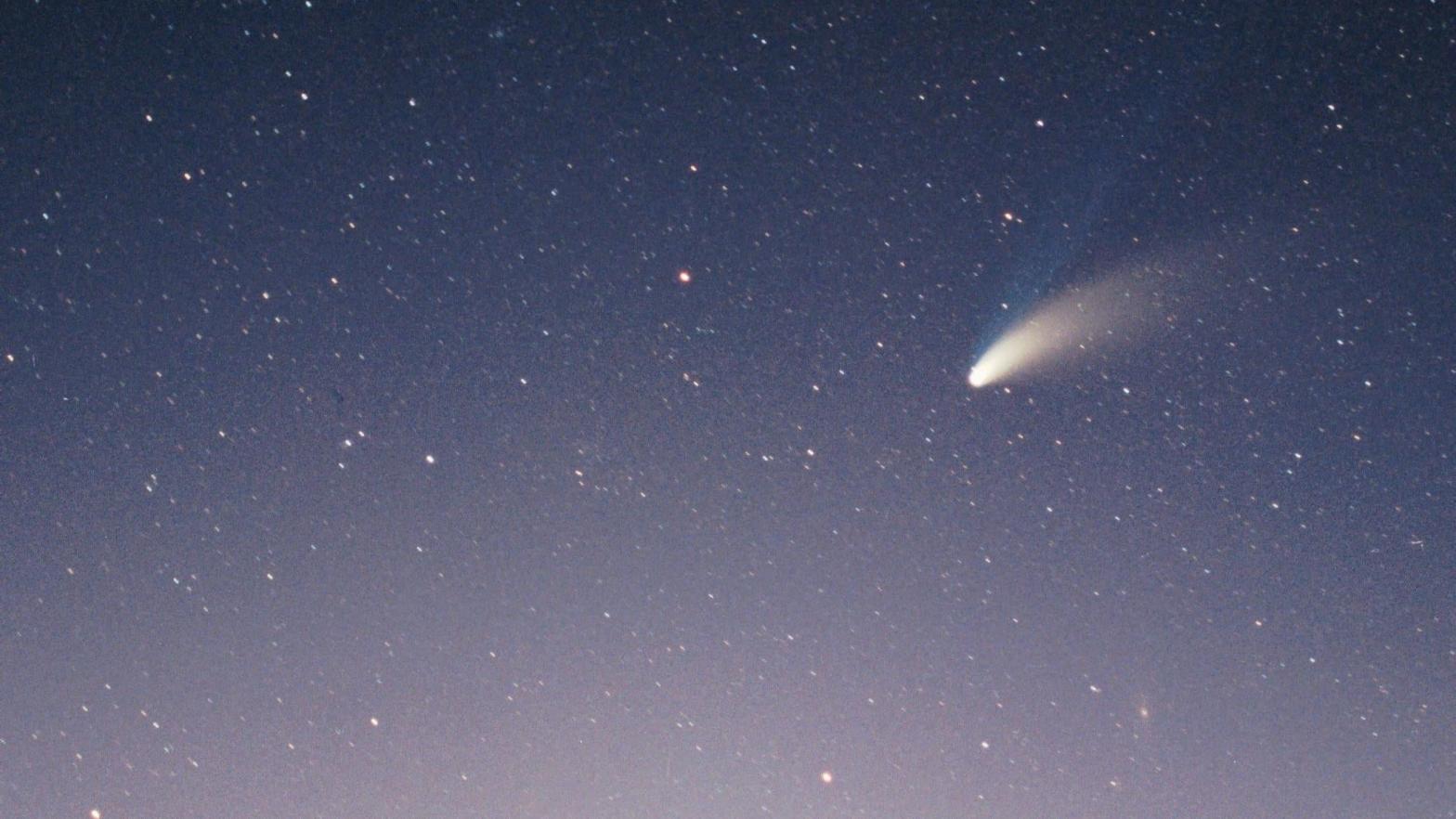 Comet Hale-Bopp as observed from Earth in 1997. The newly detected object could be even larger than Hale-Bopp, but it likely won't be visible to the unaided eye.  (Image: Philipp Salzgeber)