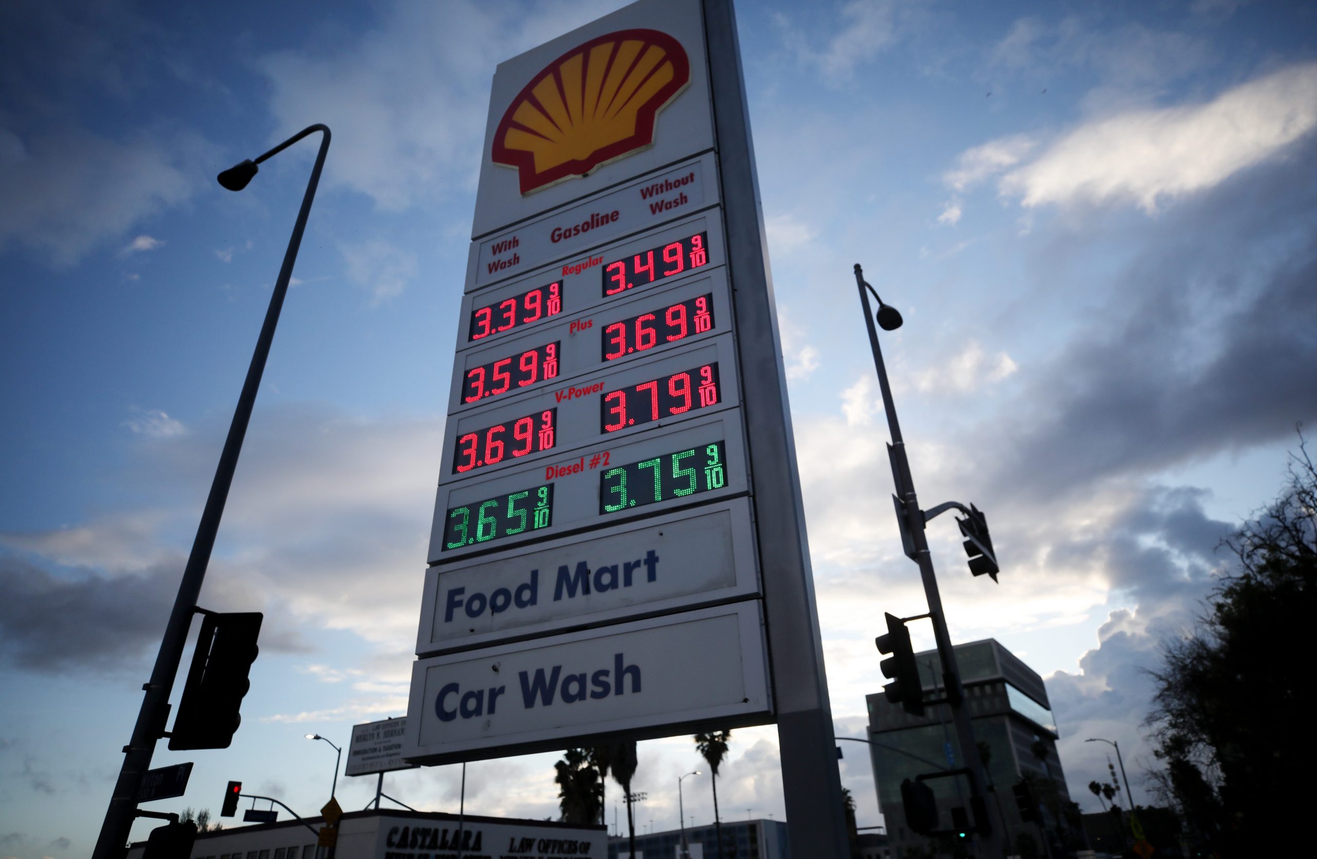 Shell gas station. (Photo: Mario Tama, Getty Images)