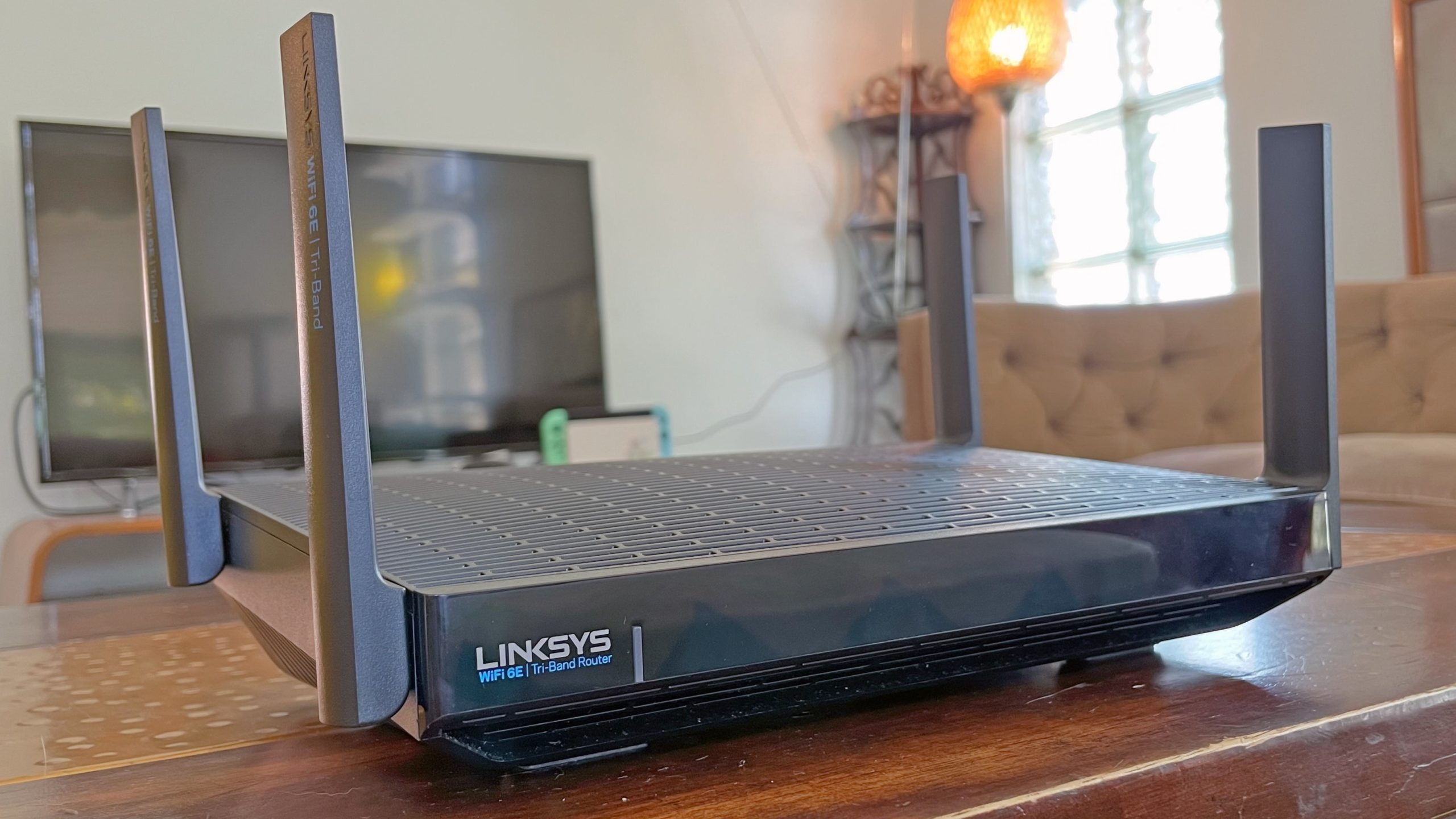 Linksys Hydra Pro has a more subtle design for a router. (Photo: Wes Davis/Gizmodo)