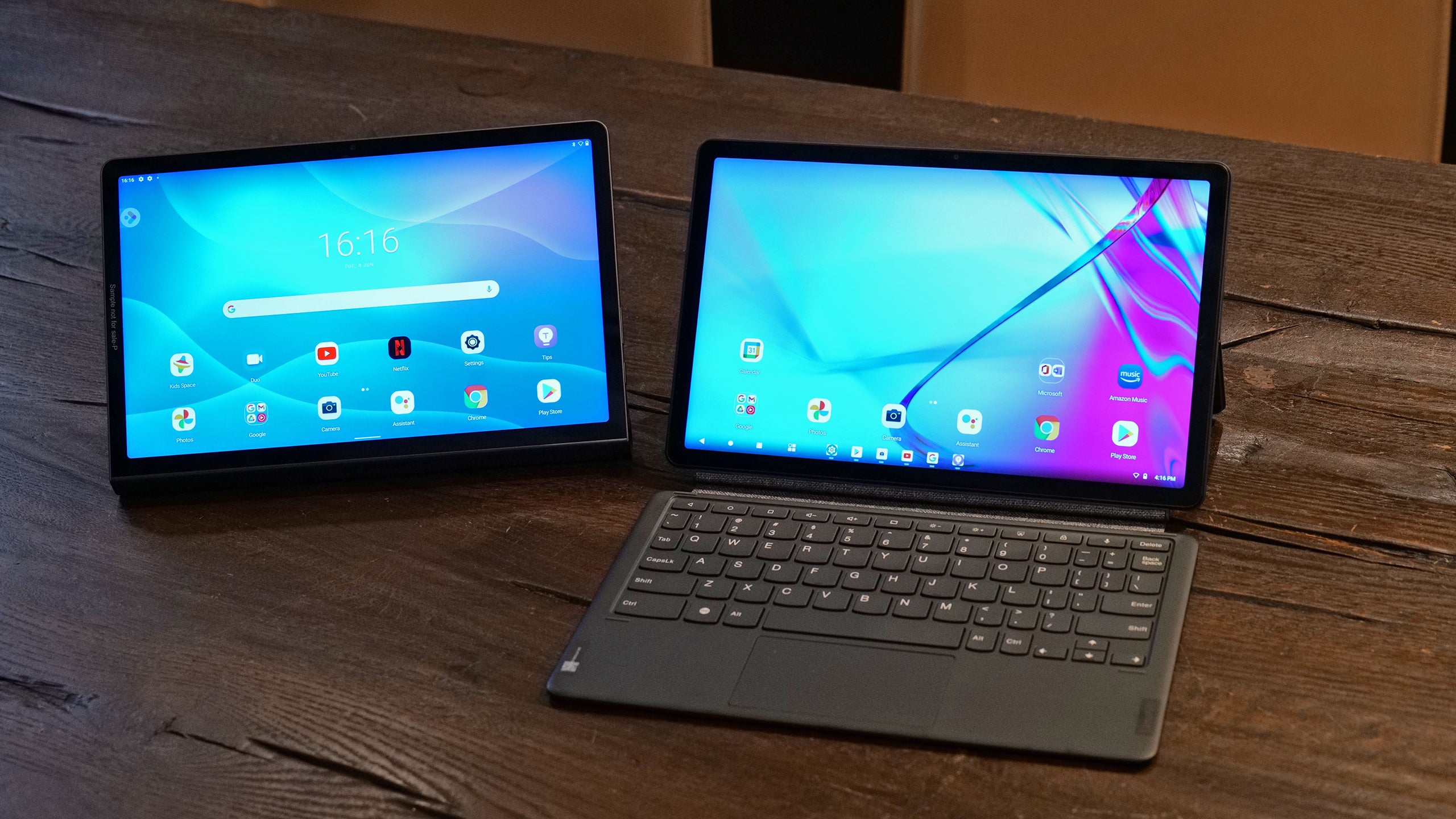 The Lenovo Yoga Tab 11 (left) and the Lenovo Tab P11 Plus (right).  (Photo: Sam Rutherford / Gizmodo)