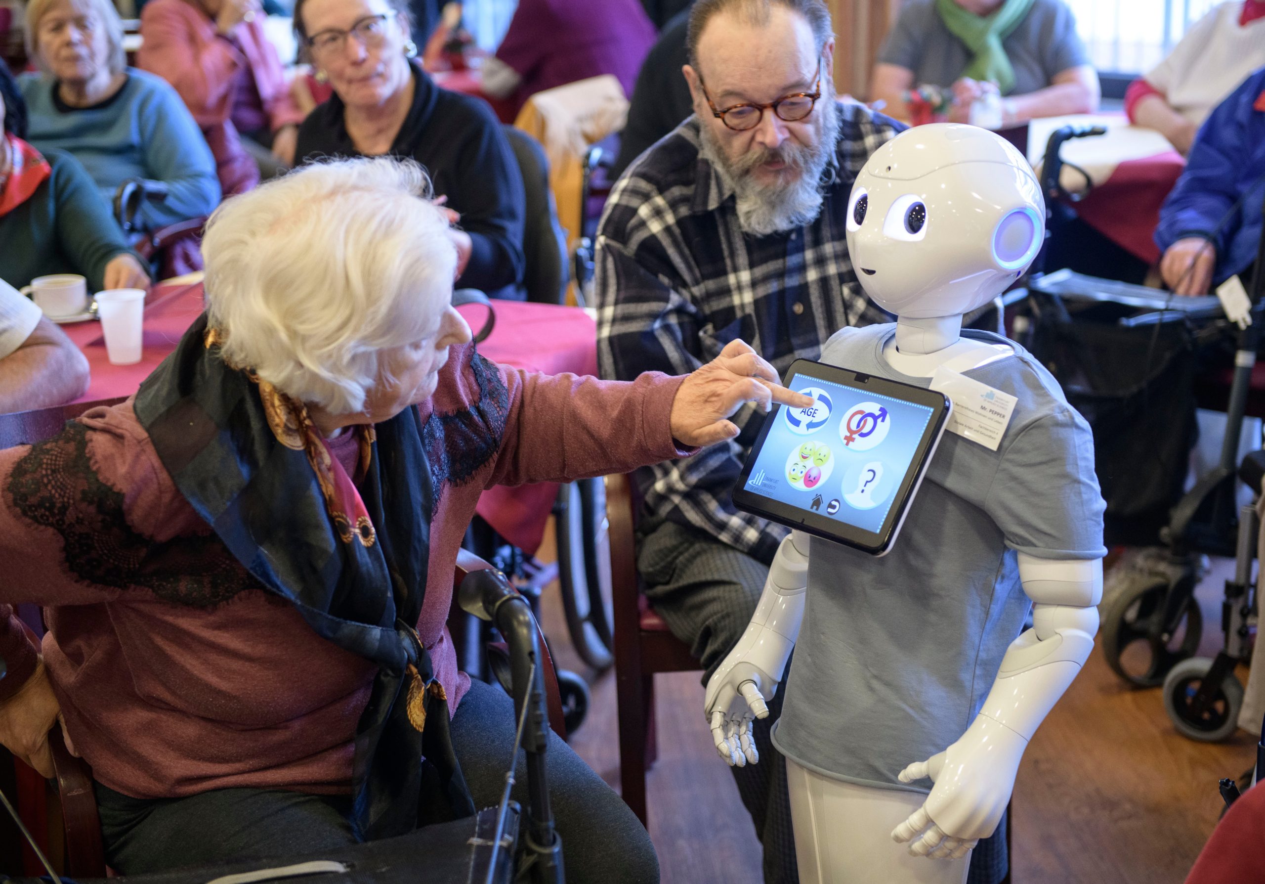 An elderly resident looks to Pepper during a presentation of two robots at the August-Stunz-Altenzentrum senior care facility on November 28, 2018 in Frankfurt, Germany.  (Photo: Thomas Lohnes, Getty Images)