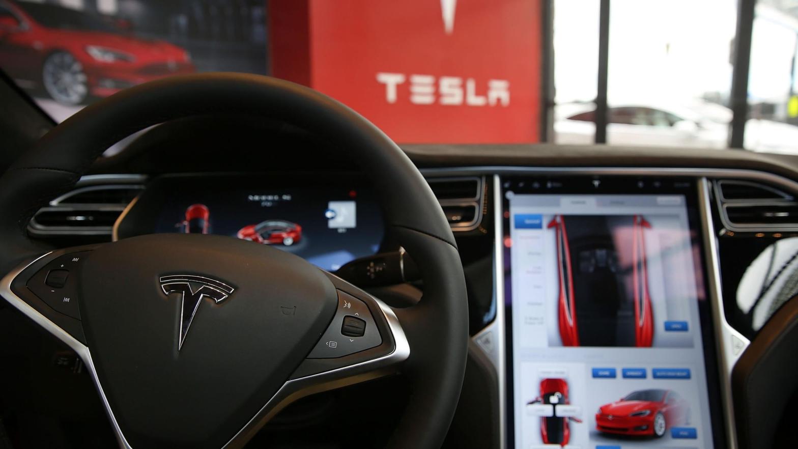 The console of a Tesla seen at a showroom in Red Hook, Brooklyn in 2016. (Photo: Spencer Platt, Getty Images)