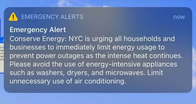 Push alert asking New York City residents to conserve power. (Screenshot: Gizmodo)
