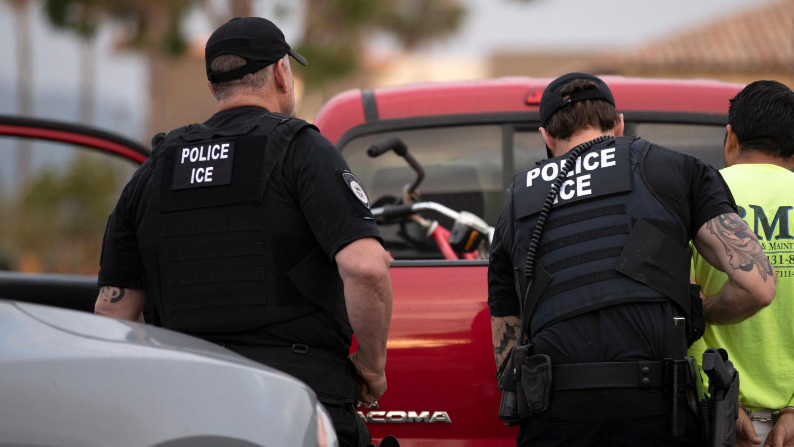 U.S. Immigration and Customs Enforcement officers conducting an arrest in Escondido, California, in July 2019; used here as stock photo. (Photo: Gregory Bull, AP)