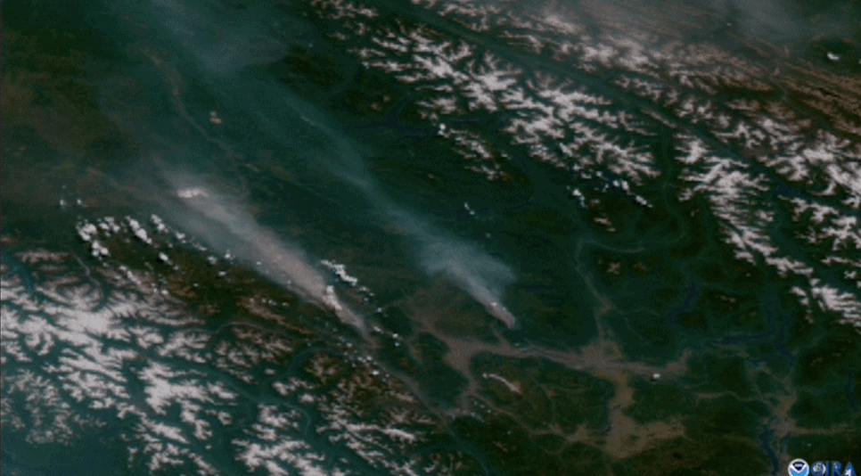 GOES West imagery showing fires creating their own weather, including lightning. (Gif: NOAA/CIRA)