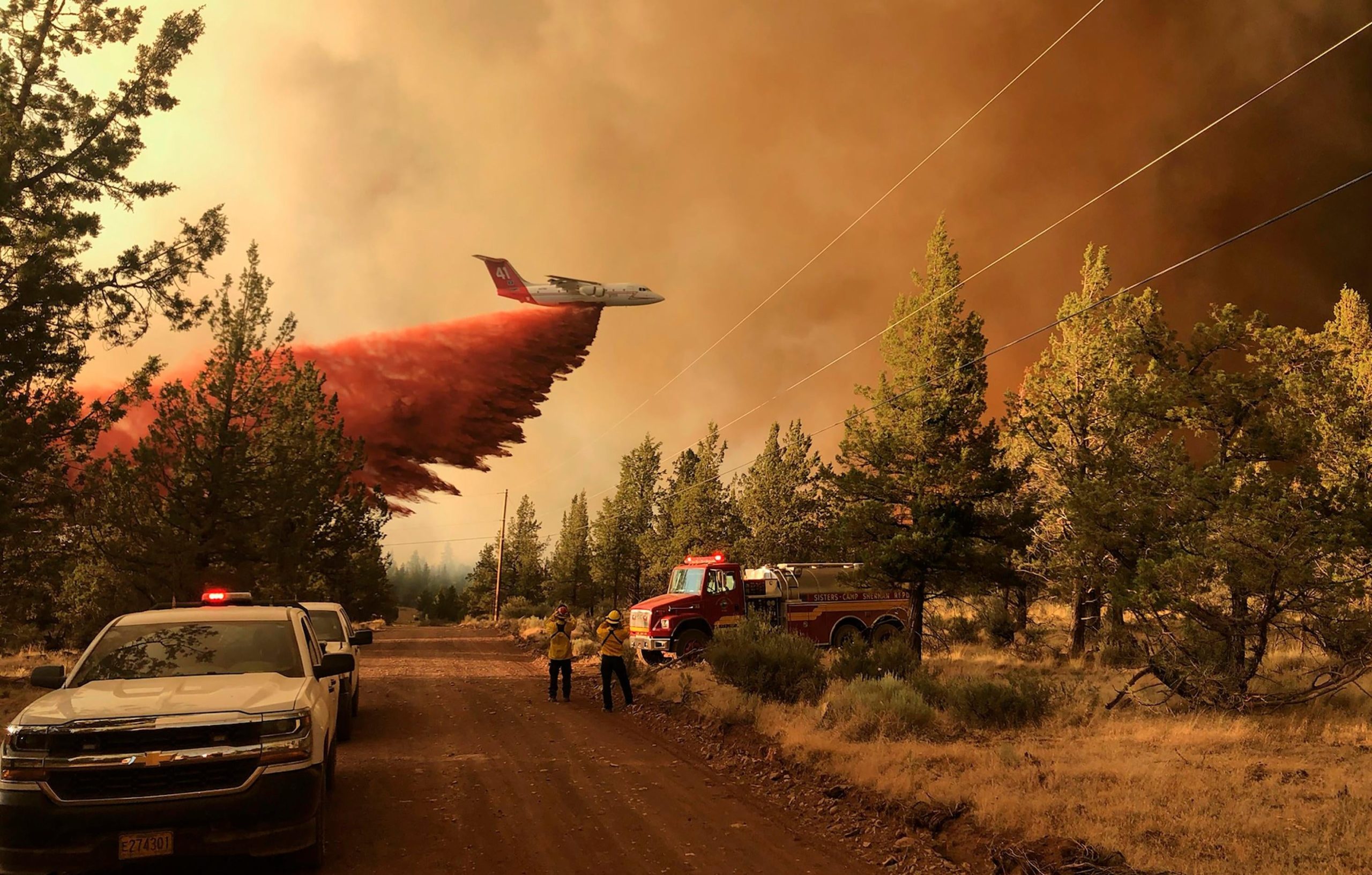 A firefighting tanker making a retardant drop over the Grandview Fire near Sisters, Oregon. (Photo: Oregon Department of Forestry via AP, AP)