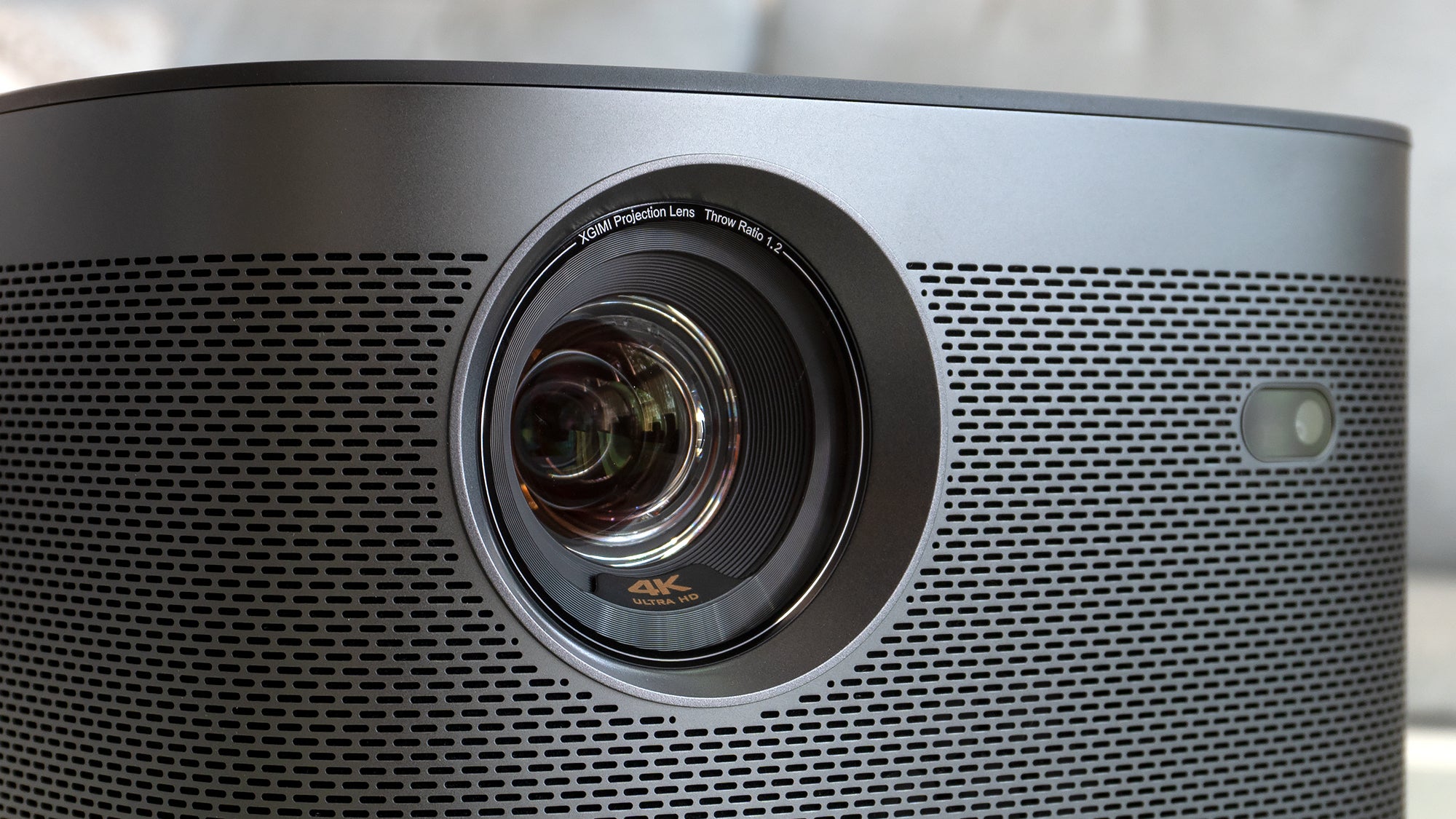 Are lens caps no longer a thing with projectors? It would have been a nice inclusion given how portable the Horizon Pro is. (Photo: Andrew Liszewski/Gizmodo)