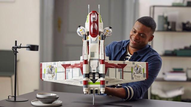 Lego’s New Star Wars Republic Gunship Is Here, and Larger Than Your Torso