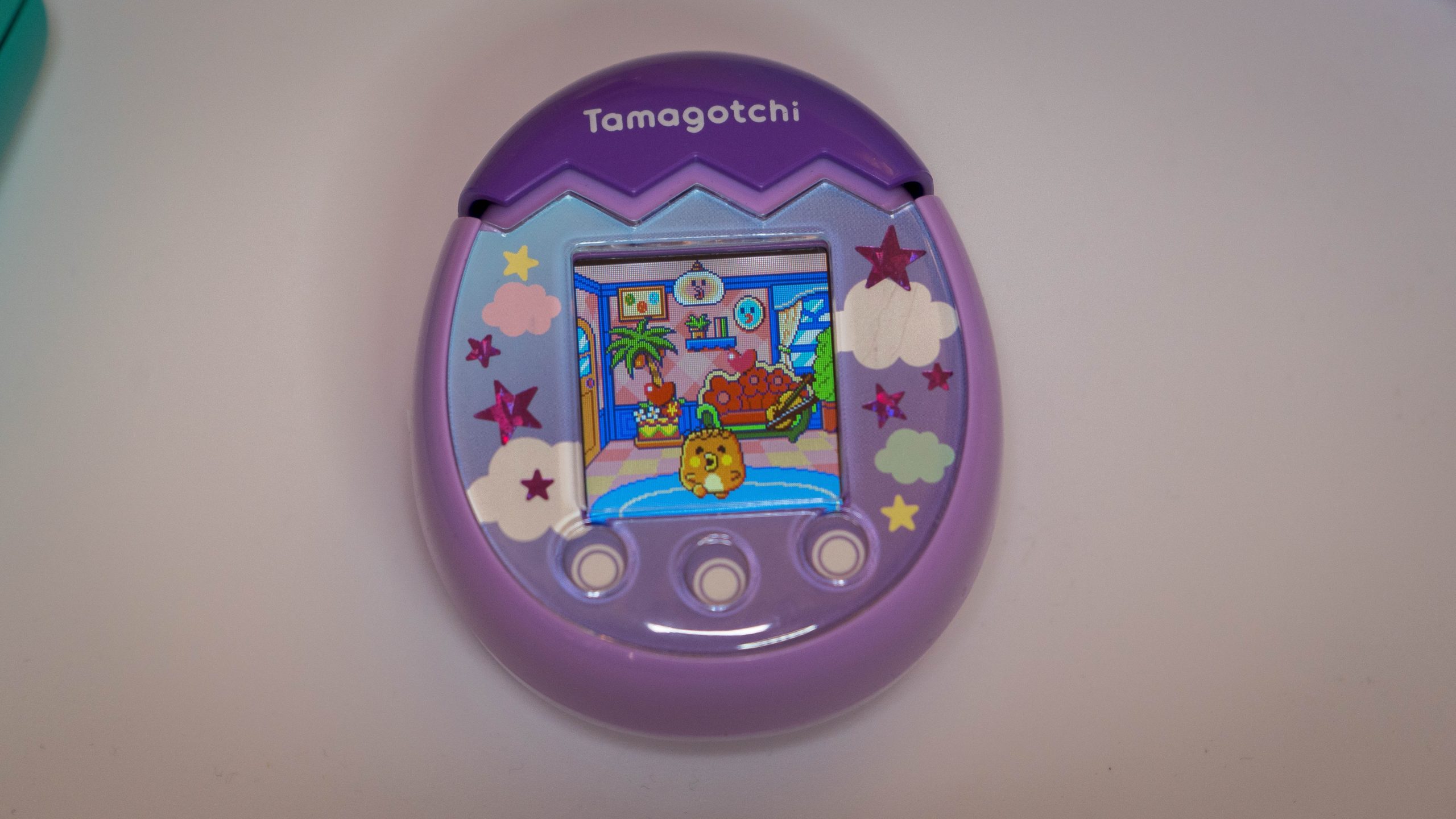 When a Tamagotchi loves something, you'll see hearts appear on the screen.  (Photo: Florence Ion / Gizmodo)