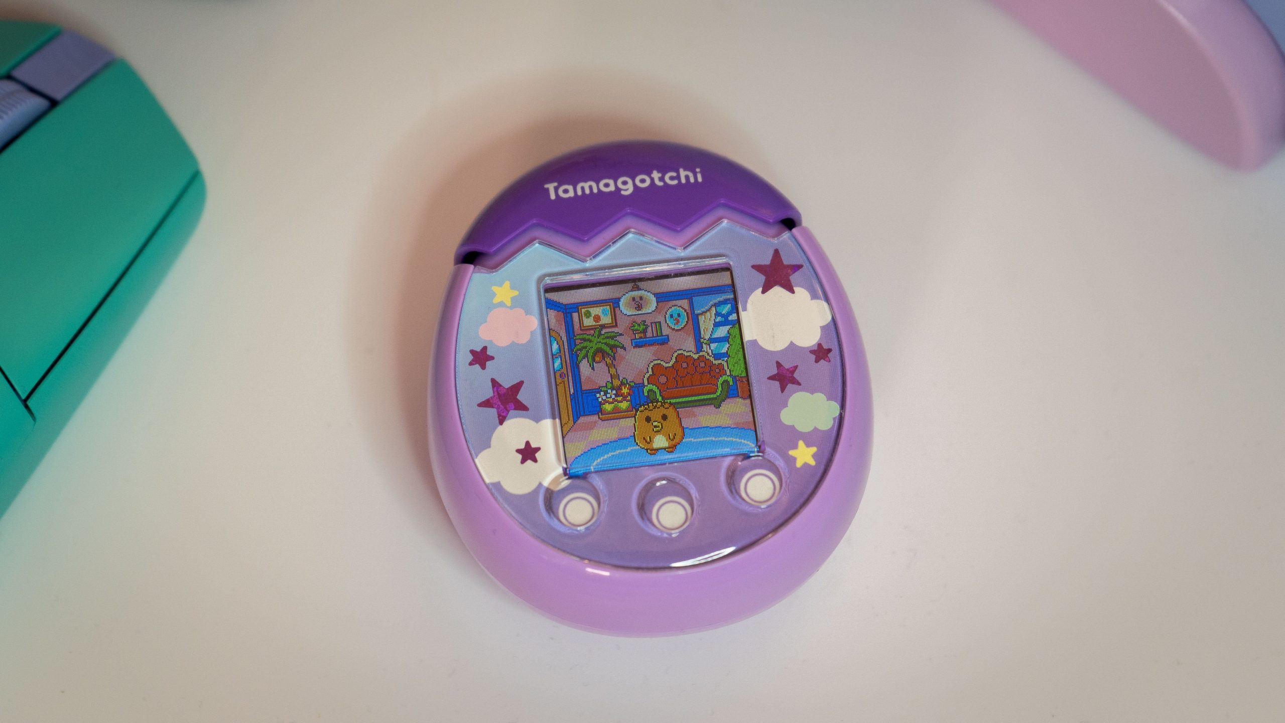 There it is. A Tamagotchi blob.  (Photo: Florence Ion / Gizmodo)