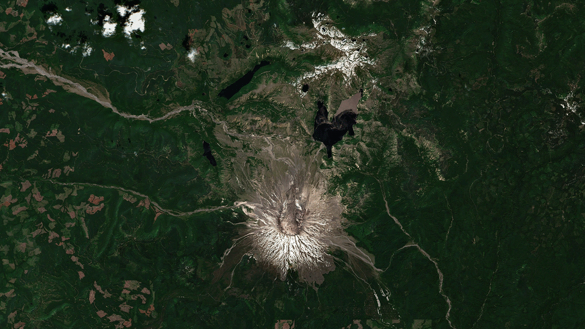 A satellite composite showing Mount Saint Helens on June 26, 2021 and July 11, 2021.  (Gif: Brian Kahn/Sentinel Hub)