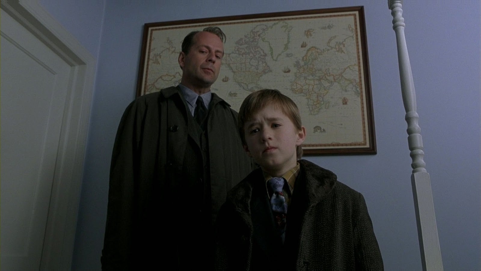 Bruce Willis and Haley Joel Osment in The Sixth Sense. (Photo: Hollywood Pictures)