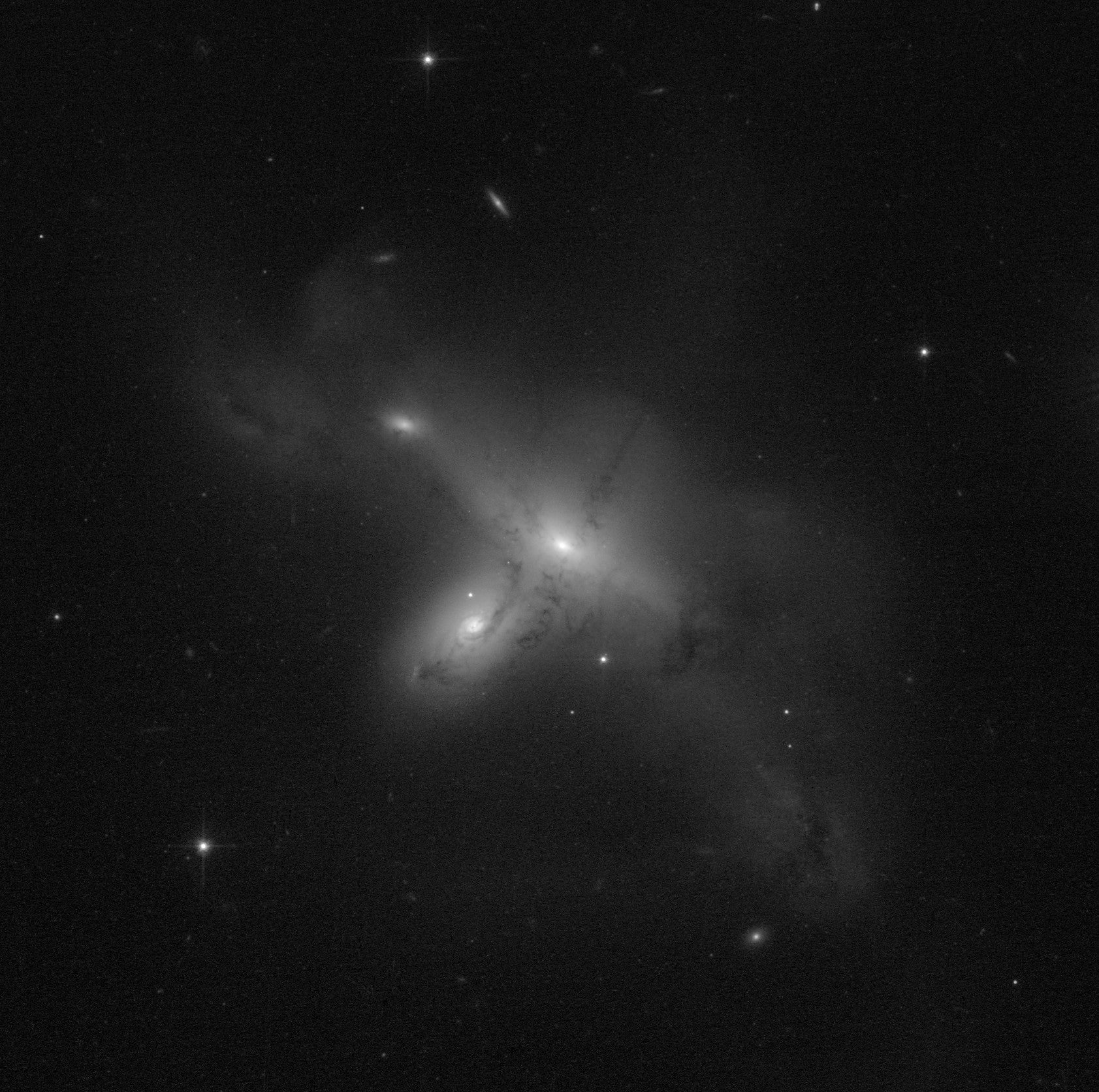 ARP-MADORE2115-273: a rare interacting galaxy pair. (Image: NASA, ESA, STScI, Julianne Dalcanton (UW), Alyssa Pagan (STScI))
