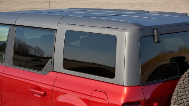 Some Ford Bronco Owners Are Reporting Their Hardtops Are Falling Apart, Growing Scales