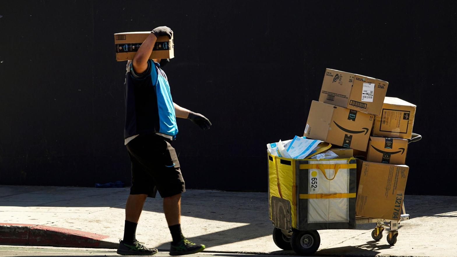 An Amazon delivery worker wearing a mask and gloves in downtown Los Angeles in October 2020. (Photo: Damian Dovarganes, AP)