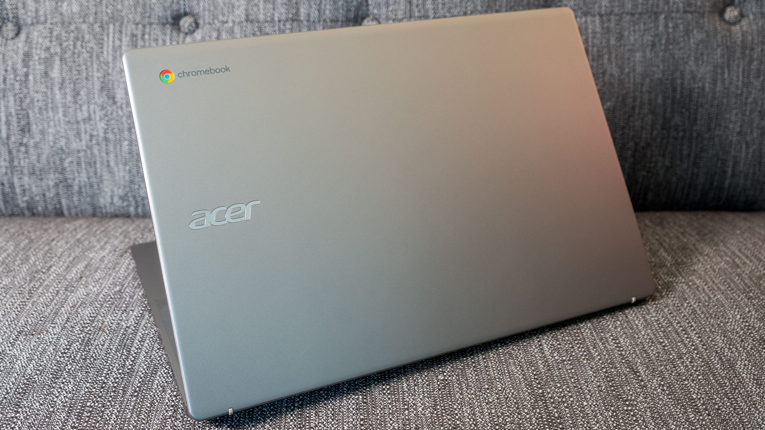 The Chromebook 317 is one of the biggest Chromebooks you can buy, though it's not necessarily the best performer.  (Photo: Florence Ion / Gizmodo)