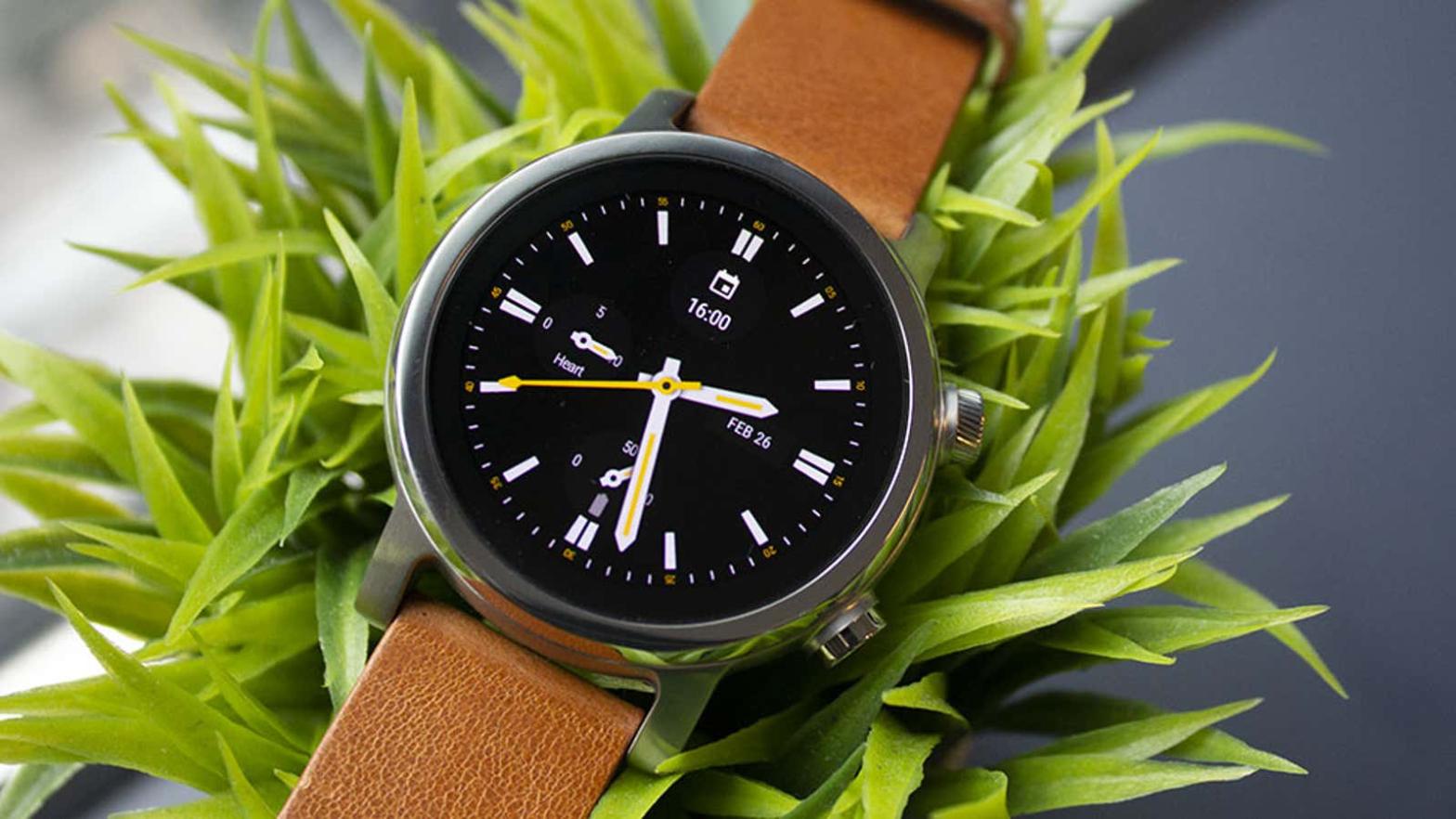 The Moto360 smartwatch is one of many that run on Snapdragon Wear 3100 (Photo: Victoria Song/Gizmodo)