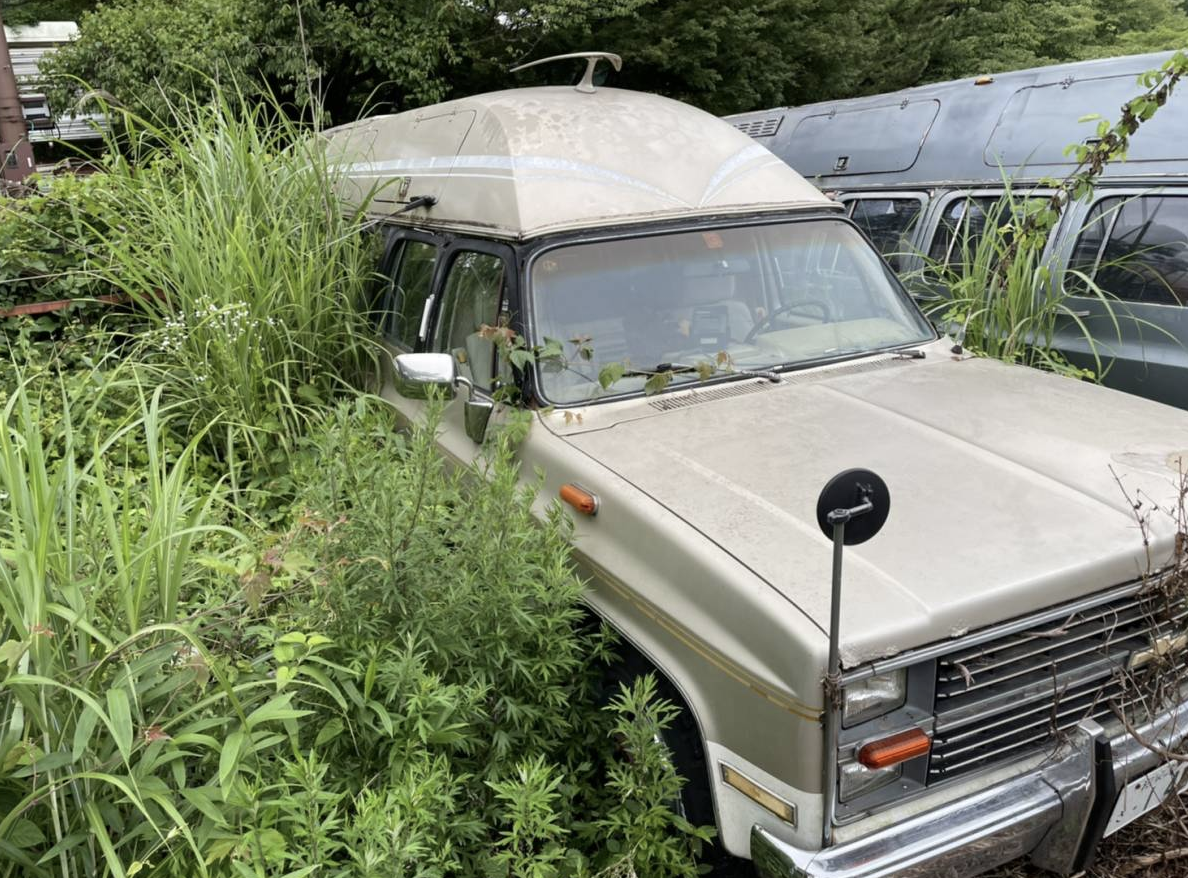 Be The King Of Weird Cars With This 10-Door Chevy Suburban Limousine