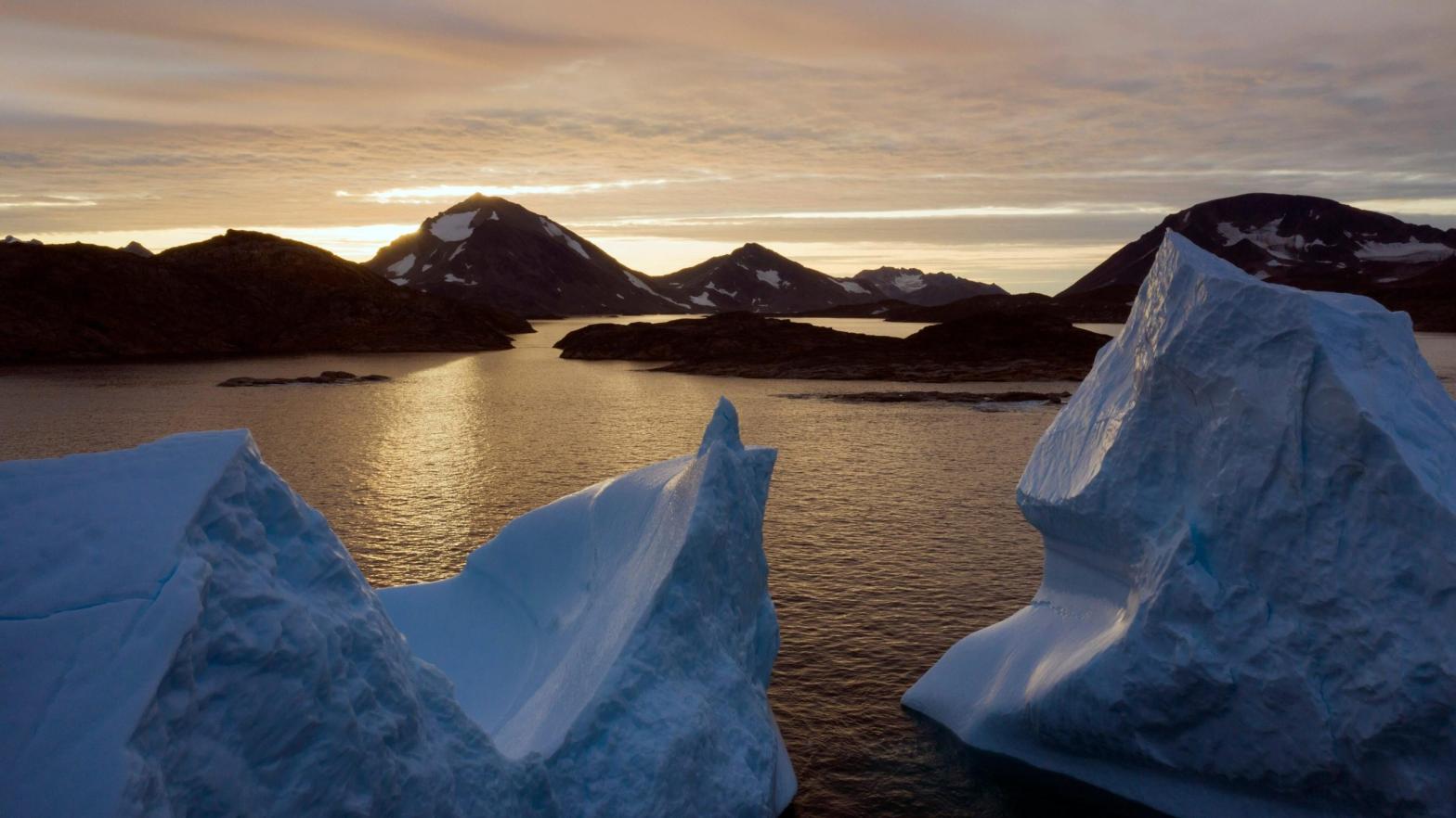Icebergs floating as the sun rises near Kulusuk, Greenland. (Photo: Felipe Dana, AP)