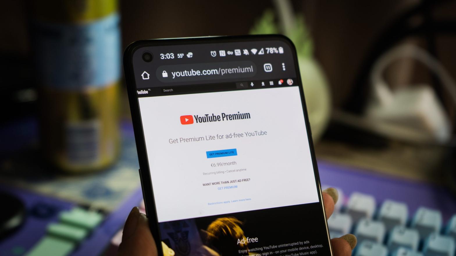 There's a cheaper version of YouTube Premium being tested overseas, and it's really enticing.  (Photo: Florence Ion / Gizmodo)