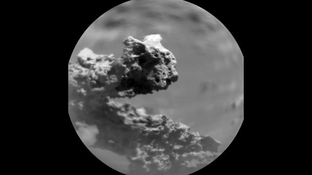 Curiosity Rover Sees a Weird Martian Rock Formation