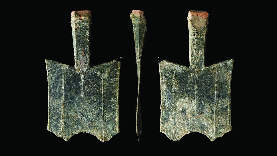 A spade coin produced at the ancient mint.  (Image: H. Zhao et al., 2021/Antiquity)